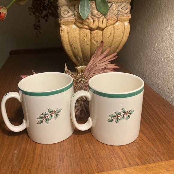🎄SPODE “CHRISTMAS TREE” MUGS set of Two!
Excellent condition no chips! - Picture 6 of 6